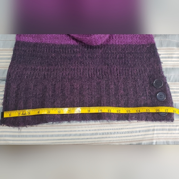 Purple and pink short sleeved sweater with belt. - Picture 5 of 11